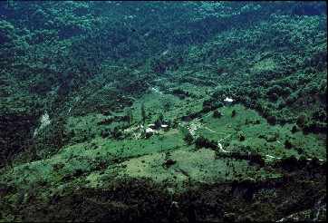 Vue a&eacute;rienne du Haut Ourgeas : de la nature, de la nature, encore de la nature...