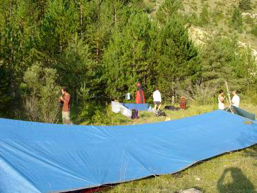 Le bivouac est mont&eacute;, l'orage peut arriver...