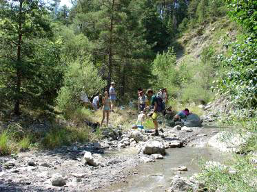 Pause rafra&icirc;chissante au bord d'un torrent