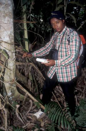 Victor K&eacute;meuz&eacute;, &eacute;tudiant en botanique &agrave; l'Universit&eacute; de Yaound&eacute;