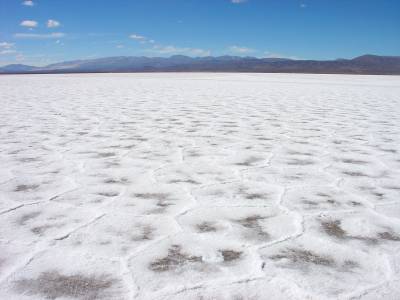 Une immense saline &agrave; 4000 m d'altitude